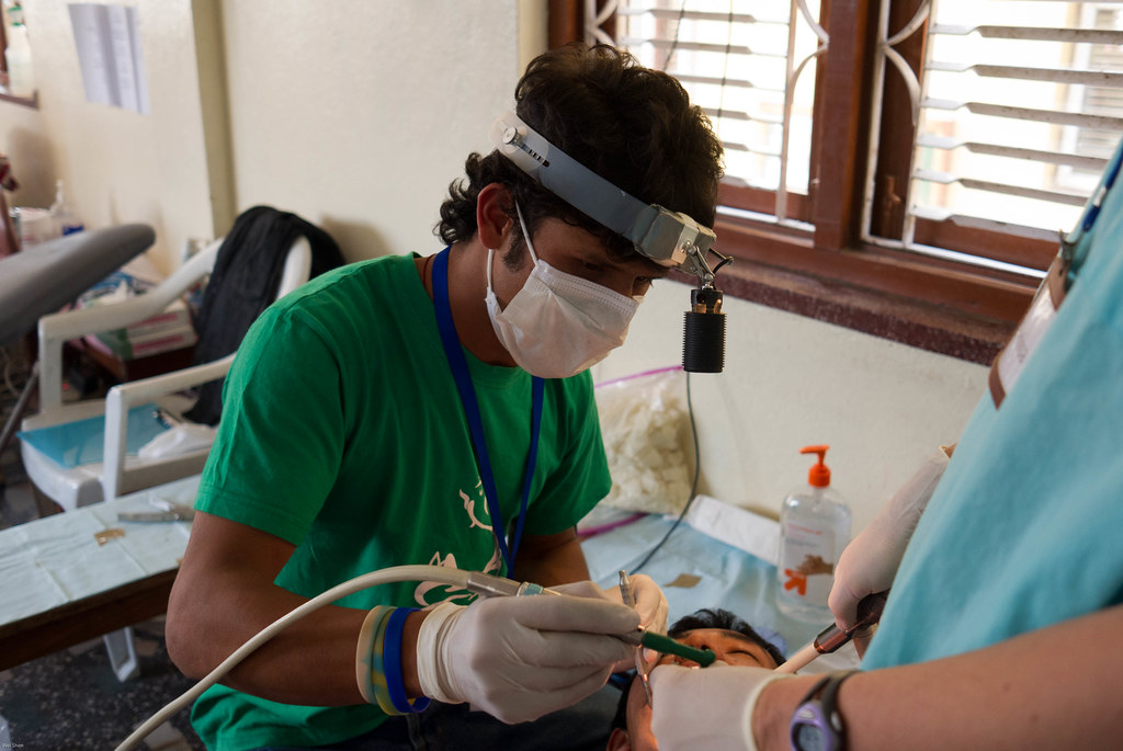 Can dental crowns get decay?